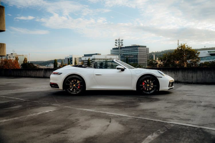 Sied view right Porsche 911 Carrera S Cabrio in Zürich